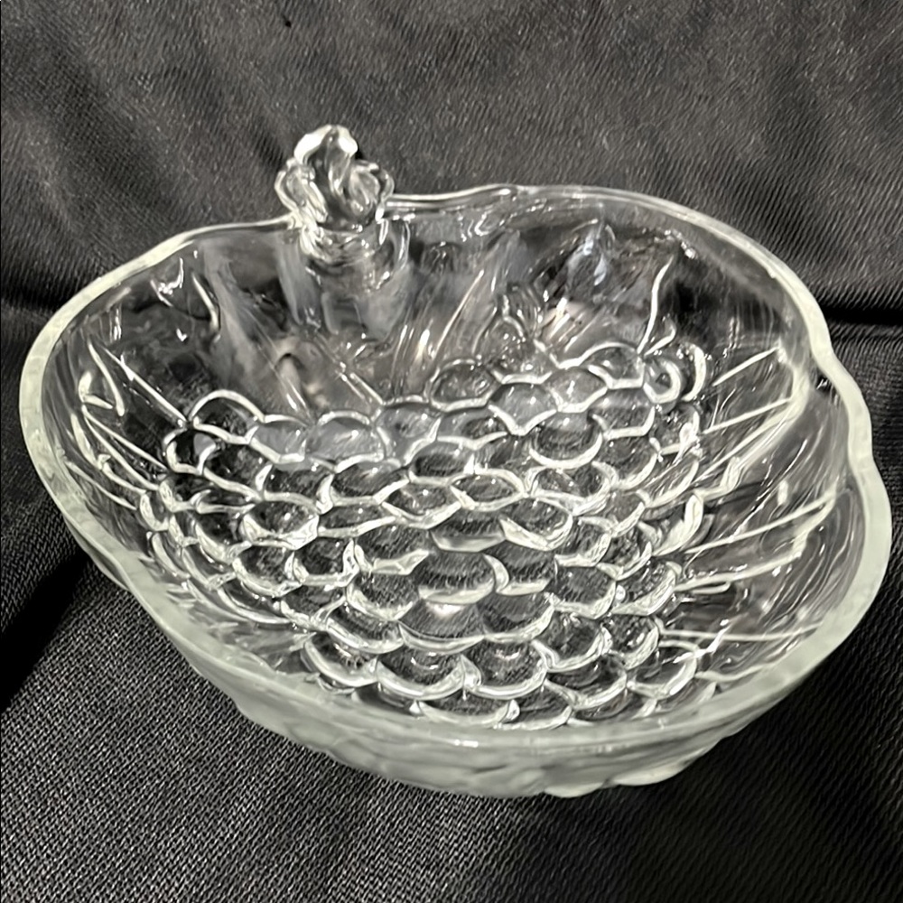 Indiana Glass vintage clear Grapes & Leaves Fruit serving Bowl dish glassware
